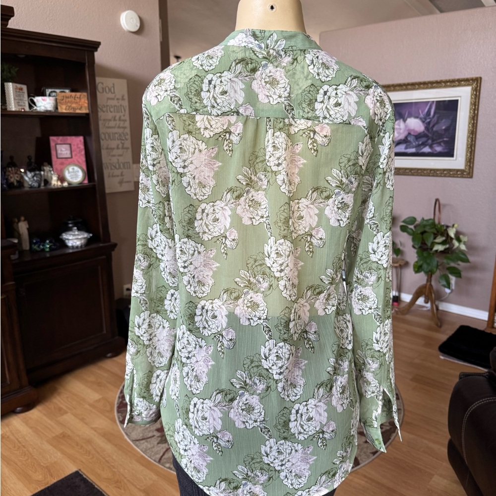 Kut From The Kloth Sheer Green Floral Button-up Blouse - White Roses - Medium - Picture 9 of 9